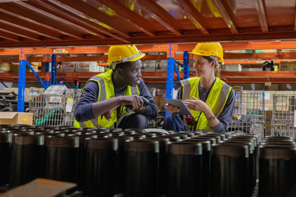 Empleados en la cadena de suministro, uno de los pilares de los tipos de seguridad alimentaria